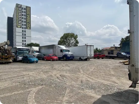 El predio, hacia el fondo del lote, caso El Fortín, Zapopan, Jalisco