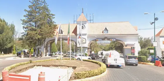 La entrada al fraccionamiento, caso Condado de Sayavedra, Atizapán de Zaragoza, Estado de México