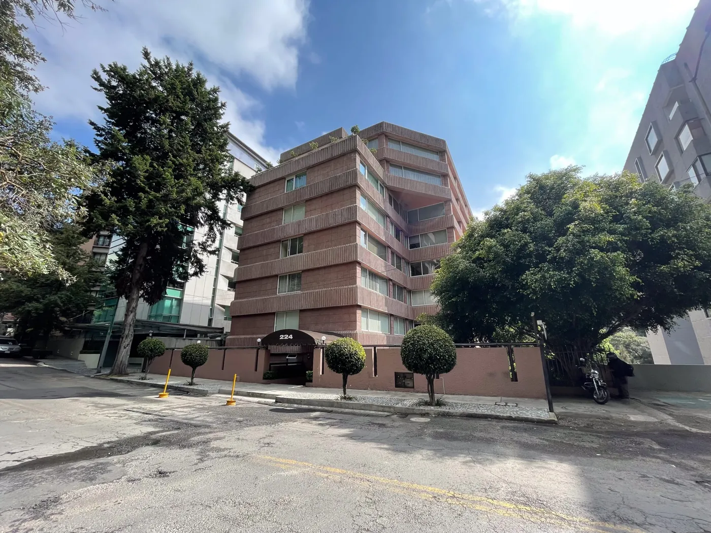 Fachada del edificio, caso Bosque de Tabachines, Ciudad de México